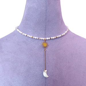 Colier auriu la baza gatului din piatra lunii cu pandantiv soare si luna din sidef - bijuterii - coliere - coliere din pietre semiprețioase - Artynos.ro