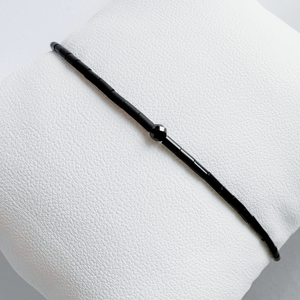 Bratara fina neagra din ceramica cu turmalina neagra, cristal fatetat - Protectie - Artynos.ro