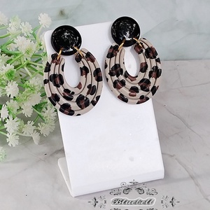 Cercei cu tijă animal print - bijuterii - cercei - cercei din rășină - Artynos.ro