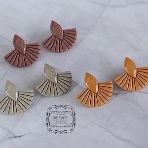 Cercei eleganți cu tijă  - bijuterii - cercei - cercei din rășină - Artynos.ro