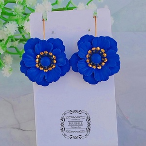 Cercei cu flori - bijuterii - cercei - cercei lungi - Artynos.ro Cercei cu flori - bijuterii - cercei - cercei lungi - Artynos.ro