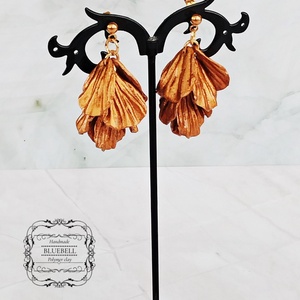 Cercei cu petale sidefate - bijuterii - cercei lungi - Artynos.ro Cercei cu petale sidefate - bijuterii - cercei lungi - Artynos.ro