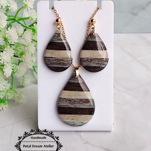 Set din lut polimeric si rasina, Bijuterii, Cercei, Cercei din rasina, Confectionarea bijuteriilor, Lucrare cu argila, Adauga o nota de eleganta moderna stilului tau cu acest set din lut polimeric si rasina, realizat m..., ARTYNOS