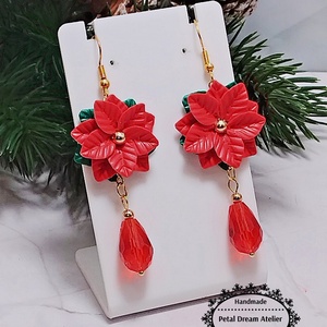 Cercei lungi cu crăciunițe roșii - bijuterii - cercei - cercei cu figurine - Artynos.ro