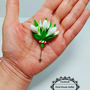 Brosa buchetel de ghiocei, Bijuterii, Martisor, Confectionarea bijuteriilor, Brosa lucrata manual din lut polimeric, cu accesorii metalice argintii.
Se livreaza in ambalaj de m..., ARTYNOS