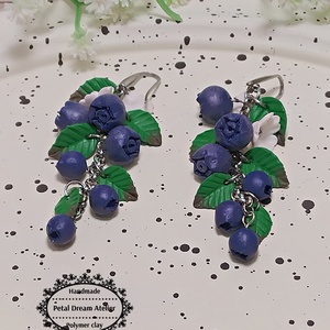 Cercei lungi cu afine - bijuterii - cercei - cercei cu figurine - Artynos.ro
