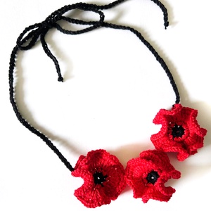Colier reglabil din flori crosetate - Artynos.ro