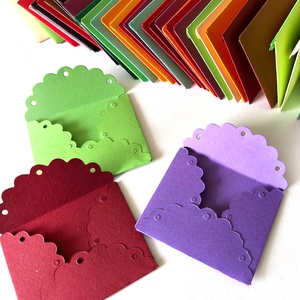 Plicuri mici, dantelate - Artynos.ro