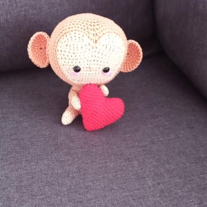 Maimuță cu inimi maro deschis -  - Artynos.ro
