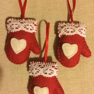 ornament din pâslă pentru bradul de Crăciun, mănuși -  - Artynos.ro
