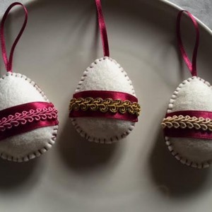 Ouă de Paște din fetru decorate cu fetru -  - Artynos.ro