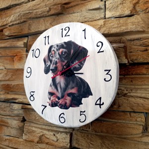 Ceas de perete din lemn cu câine dachshund -  - Artynos.ro