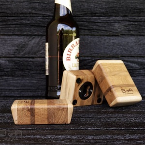 Deschizător de sticle de bere Chunk One din lemn masiv � stejar și nuc - casă & stil de viață - echipamente de bucătărie - decor de bucătărie - magneți de frigider - Artynos.ro