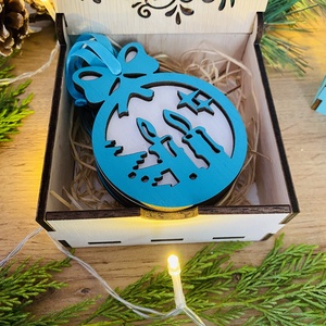 Set cutie cu 4 globuri de lemn - crăciun - decorațiuni de crăciun de casă - globuri de crăciun - Artynos.ro