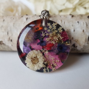 Colier handmade violet Pandantiv cu flori naturale din rasina Pandantiv violet rotund cadou unicat  - bijuterii - coliere - pandativ - Artynos.ro
