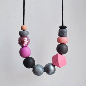 Colier geometric colier modern margele roz si gri colier statement colier pentru birou colier fantezie cadou profesoara - bijuterii - coliere - coliere statement - Artynos.ro