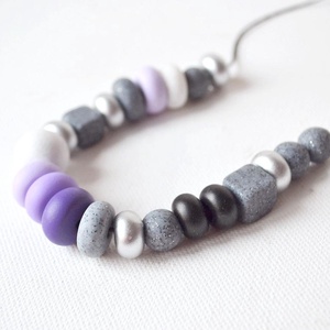 Colier fashion gri Colier modern colier statement colier geometric margele violet gri bijuterie contemporana birou gri - bijuterii - coliere - coliere statement - Artynos.ro