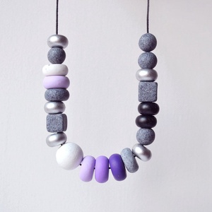 Colier fashion gri Colier modern colier statement colier geometric margele violet gri bijuterie contemporana birou gri, Bijuterii, Coliere, Coliere statement, Confecționarea bijuteriilor, ARTYNOS