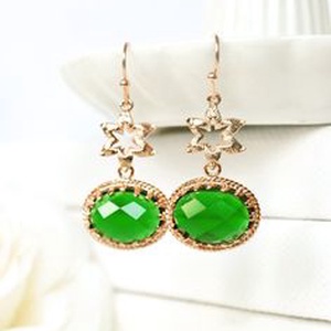 Cercei eleganti cu cristale verzi Cercei aurii cu cristal verde cercei drop cu stelute cercei verzi cercei ocazie nunta , Bijuterii, Cercei, Cercei drop, Confecționarea bijuteriilor, ARTYNOS