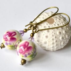 Cercei din portelan cercei din ceramica cu flori roz cercei atarnatori cu trandafiri cercei rotunzi cercei vintage chic - Artynos.ro