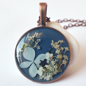 Pandantiv vintage pandantiv handmade Pandantiv flori naturale medalion botanic cadou martie martisor dragobete valentine - Artynos.ro
