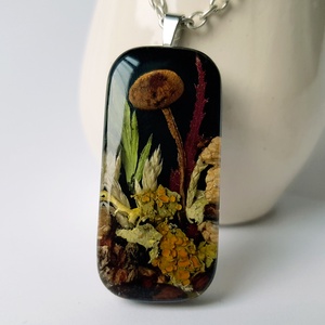 Colier handmade Pandantiv barbati unicat pandantiv unisex medalion botanic cadou pentru el sot iubit iubitor natura, Bijuterii, Coliere, Pandativ, Confecționarea bijuteriilor, Aranjament de flori, ARTYNOS