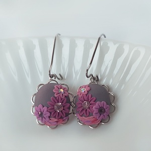 Cercei mici cercei handmade unicat cercei ciclam cercei caboson cercei cu flori cadou ziua femeii martie martisor iubita - bijuterii - cercei - cercei drop - Artynos.ro