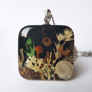 Pandantiv unisex cadou iubitor natura padure Pandantiv rasina medalion terarium eco friendly Pandantiv barbati iubit, Bijuterii, Coliere, Pandativ, Confecționarea bijuteriilor, Aranjament de flori, ARTYNOS