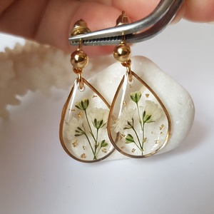 Cercei pentru mireasa cercei cu flori albe naturale cercei mireasa botanici cercei lacrima cercei rasina cercei nunta - accesorii nuntă - bijuterii mireasă - cercei mireasă - Artynos.ro