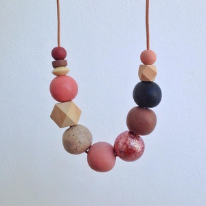 Colier asimetric bej, colier contemporan artizanal colier statement colier geometric bijuterie moderna pentru birou - bijuterii - coliere - coliere statement - Artynos.ro
