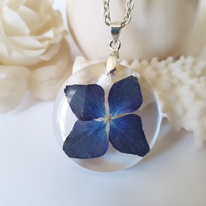 Colier unicat handmade Pandantiv hortensie pandantiv floare naturala medalion botanic cadou iubitoare flori sotie iubita, Bijuterii, Coliere, Pandativ, Confectionarea bijuteriilor, Aranjament de flori, ARTYNOS