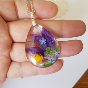 Pandantiv rasina Colier handmade violet Pandantiv lacrima buchet Pandantiv flori naturale cadou mama pandantiv brandusa - bijuterii - coliere - pandativ - Artynos.ro