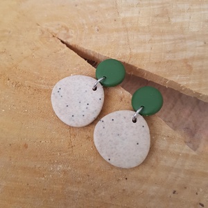 Cercei moderni cu tija cercei contemporani Cercei atarnatori bej cu verde cercei fimo cadou bijuterie contemporana - bijuterii - cercei - cercei drop - Artynos.ro