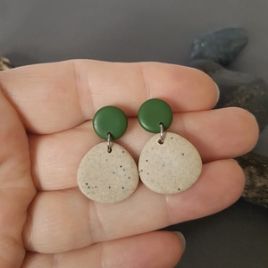 Cercei moderni cu tija cercei contemporani Cercei atarnatori bej cu verde cercei fimo cadou bijuterie contemporana - bijuterii - cercei - cercei drop - Artynos.ro