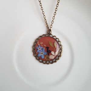 Pandantiv flori vintage cadou martie ziua femeii pandantiv handmade Pandantiv flori naturale medalion botanic iubita, Bijuterii, Coliere, Pandativ, Confectionarea bijuteriilor, Aranjament de flori, ARTYNOS