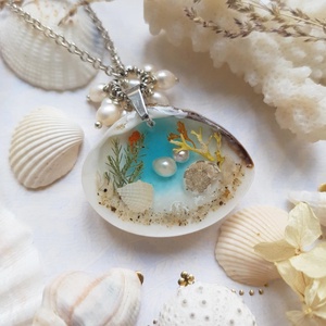 Colier perle naturale Pandantiv scoica naturala pandantiv plaja inspiratie marina Pandantiv rasina ocean cadou vacanta - bijuterii - coliere - coliere din perle - Artynos.ro Colier perle naturale Pandantiv scoica naturala pandantiv plaja inspiratie marina Pandantiv rasina ocean cadou vacanta - bijuterii - coliere - coliere din perle - Artynos.ro