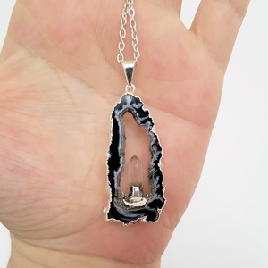 Pandantiv unicat barbati Pandantiv agata Pandantiv cristal stanca colier pietre semipretioase Cadou Craciun secret santa - bijuterii - coliere - coliere din pietre semiprețioase - Artynos.ro Pandantiv unicat barbati Pandantiv agata Pandantiv cristal stanca colier pietre semipretioase Cadou Craciun secret santa - bijuterii - coliere - coliere din pietre semiprețioase - Artynos.ro