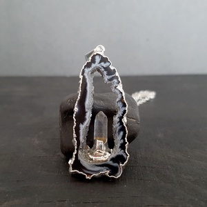 Pandantiv unicat barbati Pandantiv agata Pandantiv cristal stanca colier pietre semipretioase Cadou Craciun secret santa - bijuterii - coliere - coliere din pietre semiprețioase - Artynos.ro Pandantiv unicat barbati Pandantiv agata Pandantiv cristal stanca colier pietre semipretioase Cadou Craciun secret santa - bijuterii - coliere - coliere din pietre semiprețioase - Artynos.ro