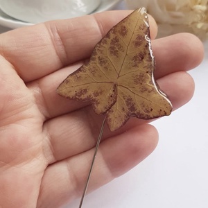 Brosa din frunza naturala brosa din rasina Cadou iubitoare natura padure cadou inedit toamna secret santa craciun - bijuterii - broșe - Artynos.ro Brosa din frunza naturala brosa din rasina Cadou iubitoare natura padure cadou inedit toamna secret santa craciun - bijuterii - broșe - Artynos.ro