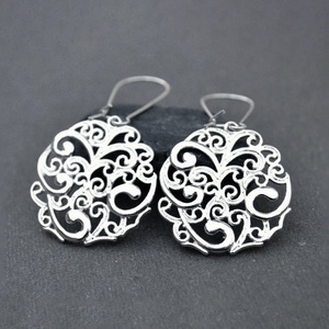 Cercei filigranati lungi cercei lungi argintii cercei inspiratie orientala cercei atarnatori rotunzi cadou craciun sotie - Artynos.ro