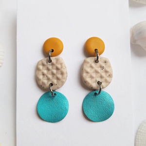 Cercei moderni cercei moderni ocru si turcoaz, cercei geometrici cercei atarnatori cu tija, bijuterie contemporana cadou, Bijuterii, Cercei, Cercei din margele, Confectionarea bijuteriilor, ARTYNOS
