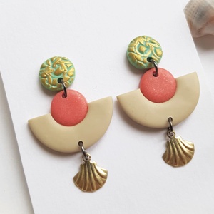 Cercei scoica aurie cercei moderni bej roz verde, cercei drop cercei atarnatori cu tija, bijuterie contemporana - Artynos.ro