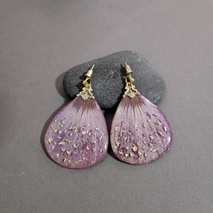 Cercei lungi cu petale de flori naturale cercei din rasina cercei moderni cercei cu flori violete cercei hippie  - Artynos.ro