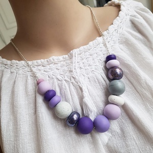 Cadou Craciun Colier modern violet, colier contemporan mov alb colier statement colier geometric minimalist arhitectural - bijuterii - coliere - coliere din mărgele - Artynos.ro