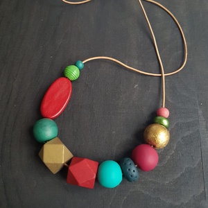 Cadou Craciun Colier fashion Colier geometric margele verzi rosii colier statement colier trendy modern colier colorat - crăciun - cadouri de moș crăciun - cadouri de moș crăciun - Artynos.ro