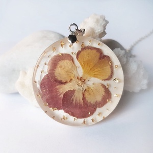Pandantiv rasina epoxidica Colier unicat handmade Pandantiv flori naturale panseluta cadou ziua femeii martie martisor, Bijuterii, Coliere, Pandative, Confectionarea bijuteriilor, Aranjament de flori, ARTYNOS