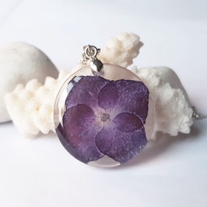 Colier unicat handmade Pandantiv hortensie pandantiv floare naturala medalion botanic cadou iubitoare flori sotie iubita, Bijuterii, Coliere, Pandative, Confectionarea bijuteriilor, Aranjament de flori, ARTYNOS