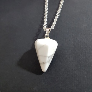 Pandantiv din howlit - bijuterii - coliere - pandative - Artynos.ro