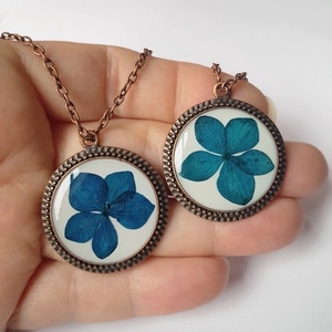 Colier camee handmade Pandantiv vintage din rasina flori naturale buchet de flori colier floare verde cadou dama martie - bijuterii - coliere - pandative - Artynos.ro