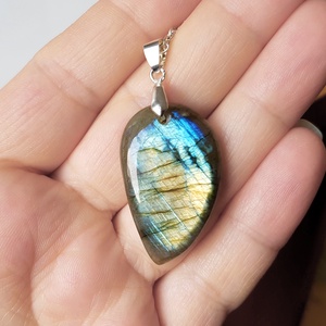 Pandantiv din labradorit colier labradorit pandantiv zodia sagetator leu scorpion pandantiv cristal natural cadou barbat - bijuterii - coliere - coliere din pietre semiprețioase - Artynos.ro